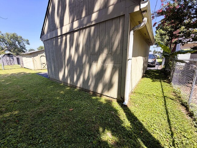Building Photo - 217 Kewanna Dr
