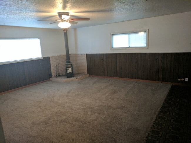 Building Photo - 3 Bedroom Ranch Style Home in the Centenni...