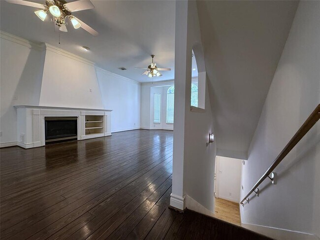 Building Photo - 118 Detering St