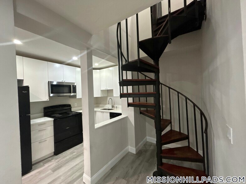 Building Photo - 15 Ruggles St