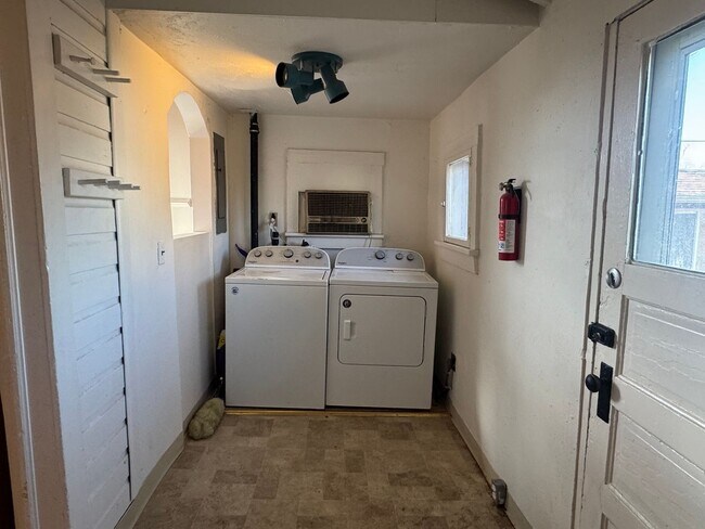 Building Photo - 1010 White Ave