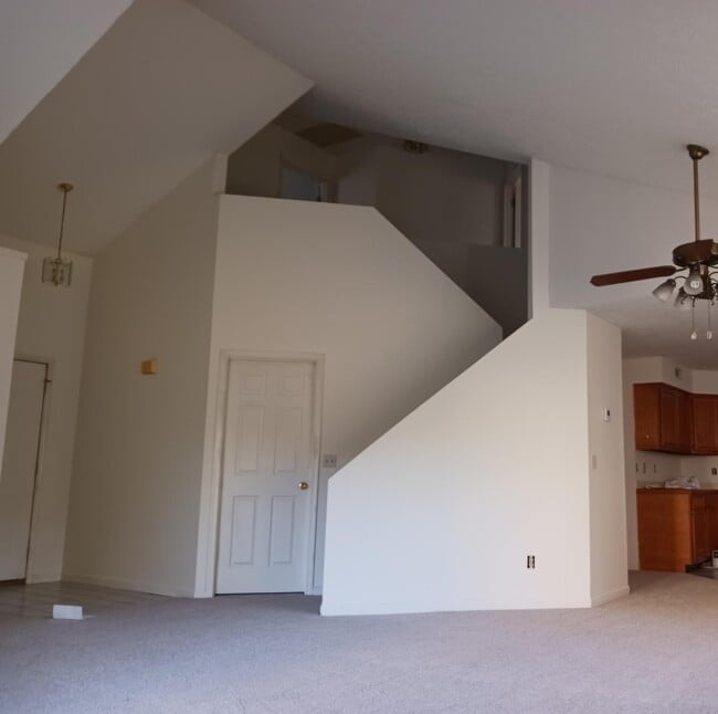 Building Photo - 2045 Rolling Meadows Ln