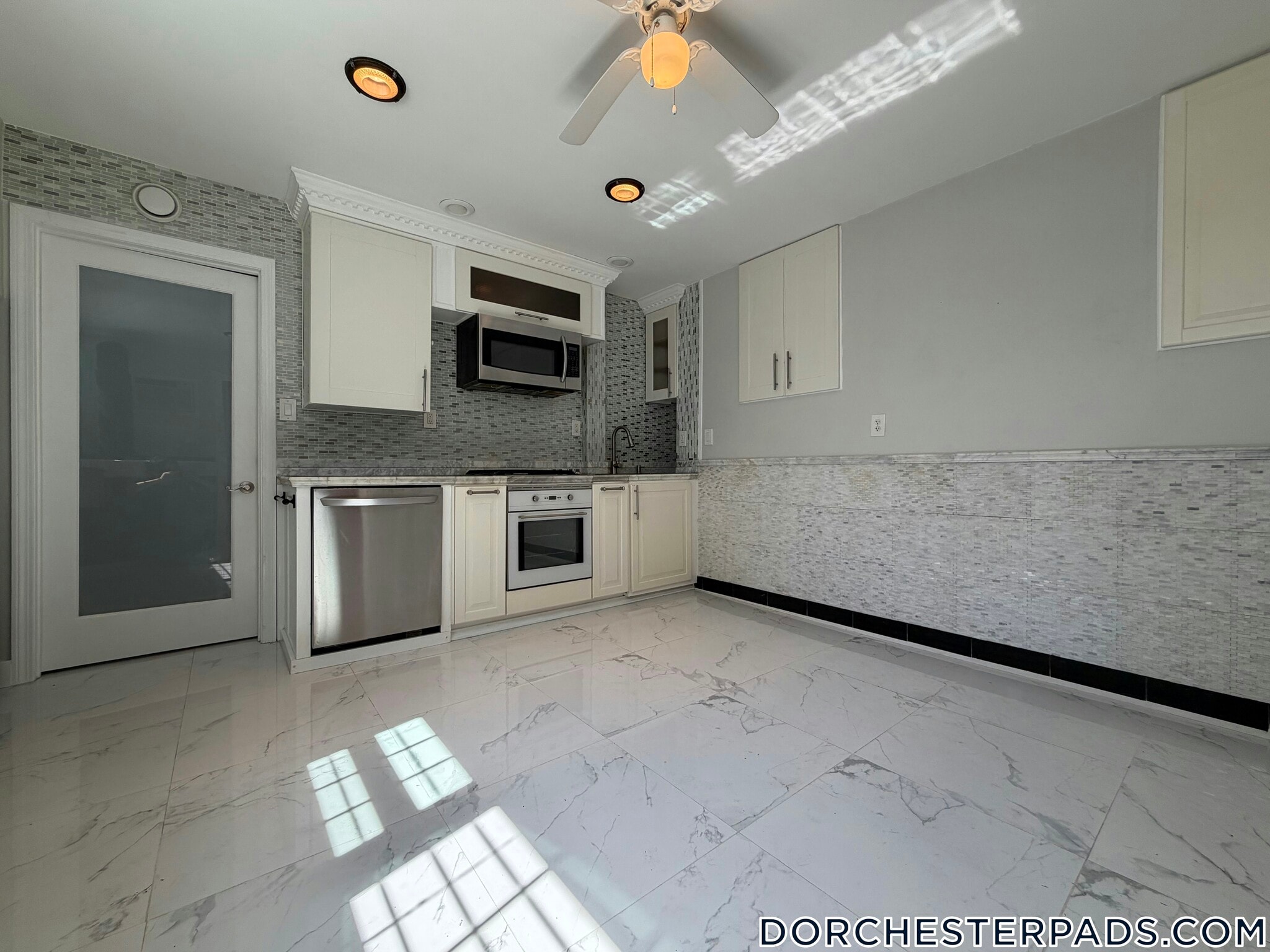 Building Photo - 235 Savin Hill Ave