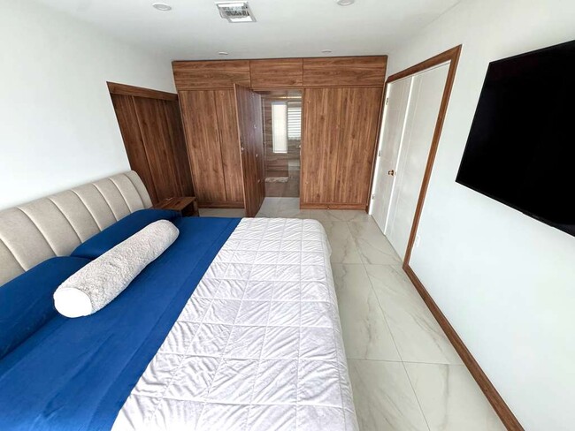 Building Photo - 2216 NW 4th Ave