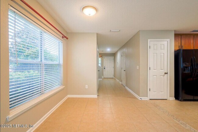 Building Photo - 1500 Calming Water Dr