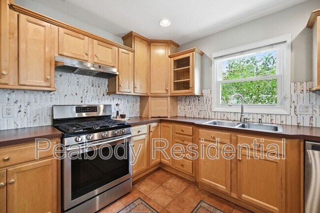 Building Photo - 6426 Carriage Dr