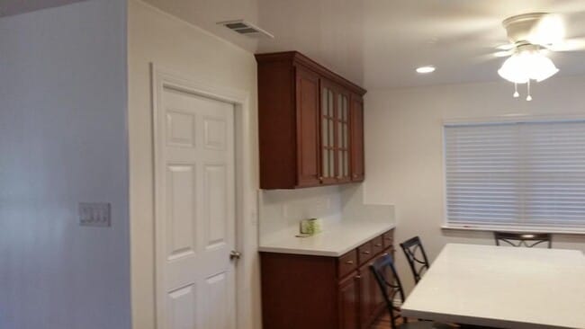 Building Photo - 1616 Tamarack Rd