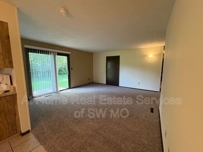 Building Photo - 522 E Washita Ct