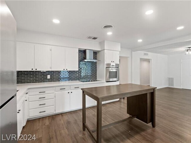 Building Photo - Spectacular Vintage 3Bed/2Bath Las Vegas h...