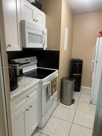 Building Photo - 7421 SW 152nd Ave