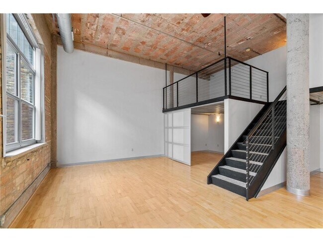 Building Photo - 521 S 7th St