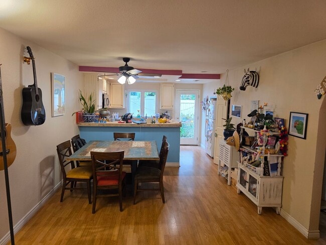 Building Photo - 2 bedroom home in downtown Carlsbad walking distance to the beach