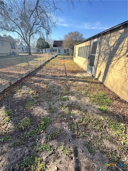 Building Photo - 209 Lackey St