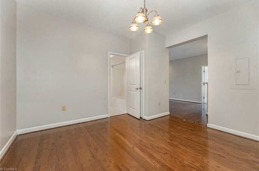 Building Photo - 102 Campus Walk Trl