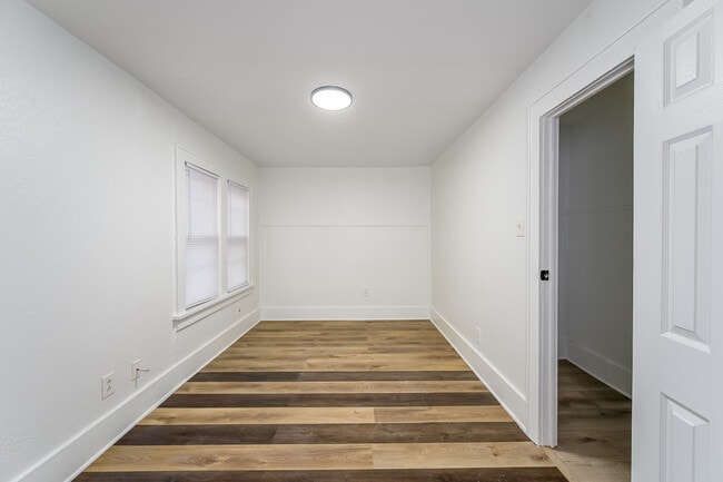 Building Photo - 1825 S Topeka Ave