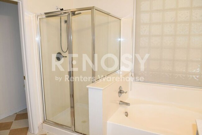 Building Photo - 3 Bedroom + Den Home with Pool & Putting Green – Pool Service Included!