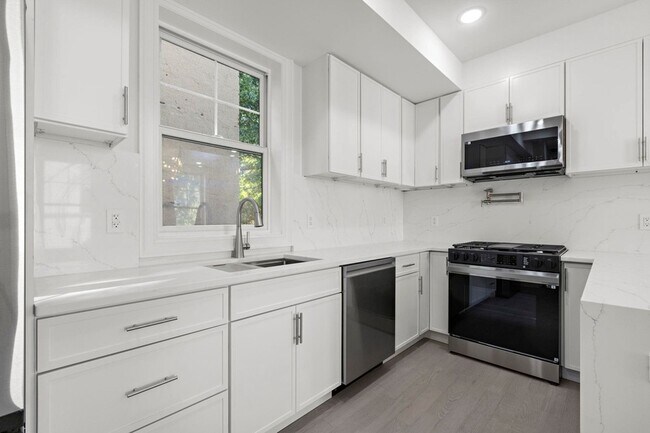 Building Photo - 131 Clifton Pl