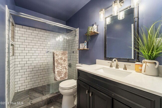 Building Photo - 3 Bedrooms AND A BONUS!! Short Term Leases considered, NO breed restrictions!