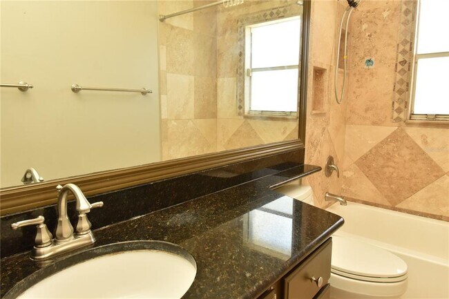 Building Photo - 816 Sandringham Ln