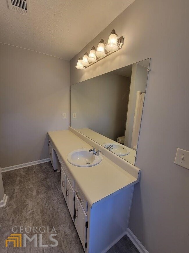 Building Photo - 25 Elberta Dr