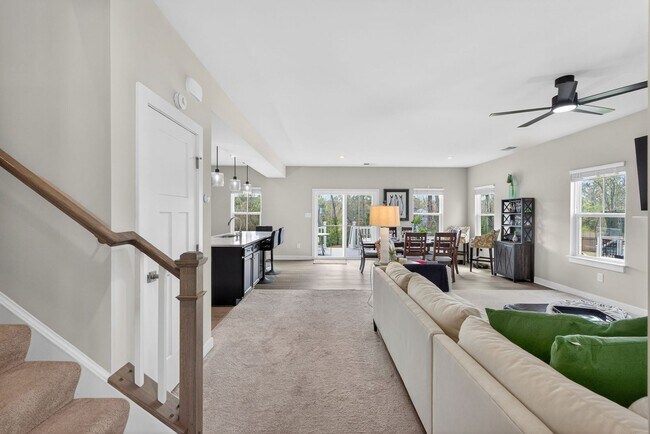 Building Photo - 9733 Goldenrod Ct