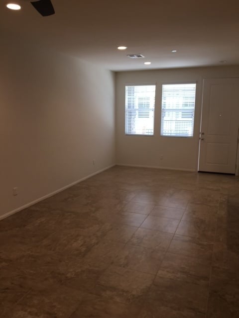 Building Photo - 3 Bedroom Townhome in Goleta