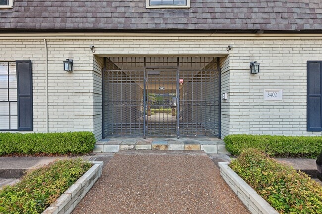 Building Photo - 3402 Garrott St