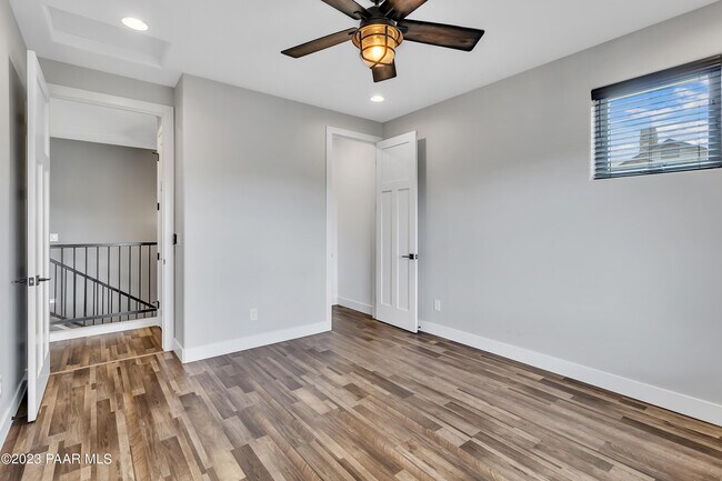 Building Photo - 1584 Majestic Way