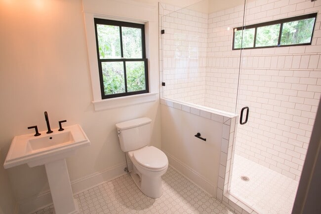 Building Photo - 2018 Englewood Ave