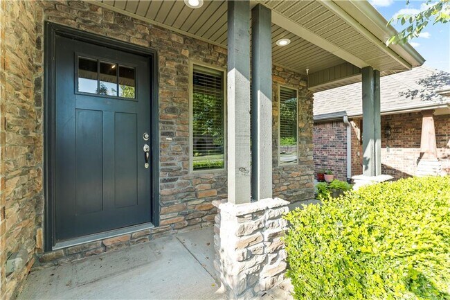 Building Photo - 3205 SW Riverstone Ave