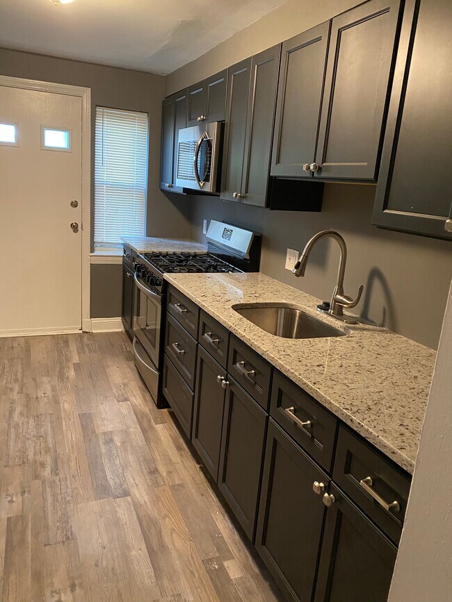 Kitchen - 614 harwood ave