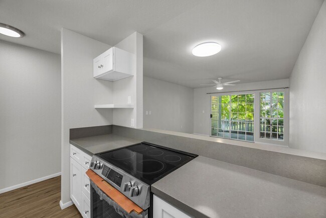 Building Photo - Fully Remodeled 2-Bedroom, 2-Bath Condo – Keonekai Villages #27-105