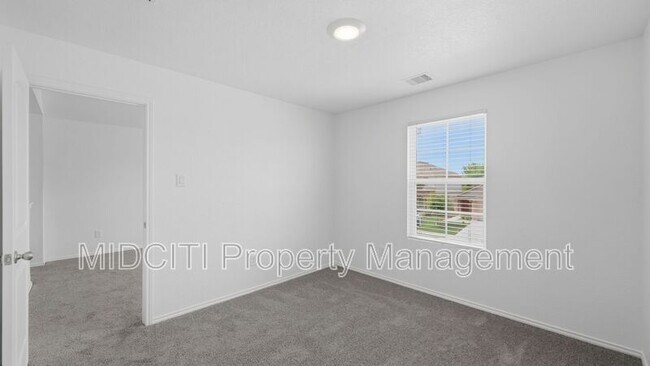 Building Photo - 255 Granary Dr