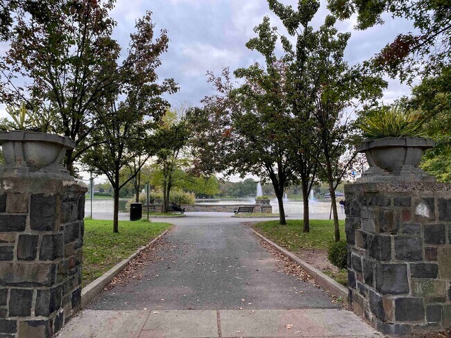 Building Photo - 517 74th St