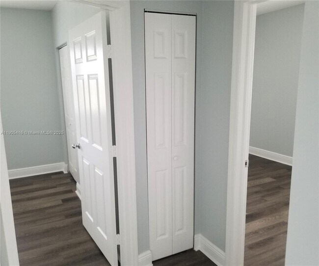 Building Photo - 134 SW 7th Ave