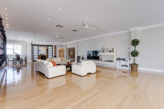 Building Photo - 3430 Galt Ocean Dr