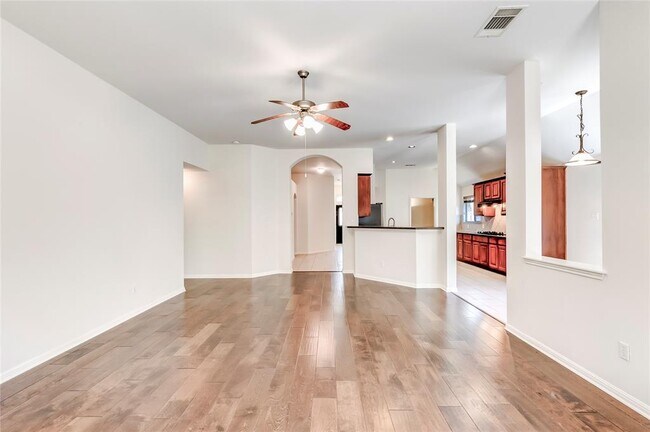 Building Photo - 15220 Fernhill Dr