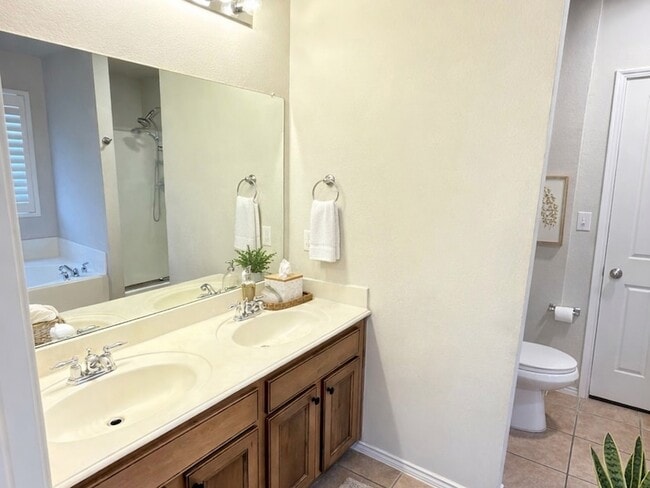 Building Photo - 9620 George Washington Dr