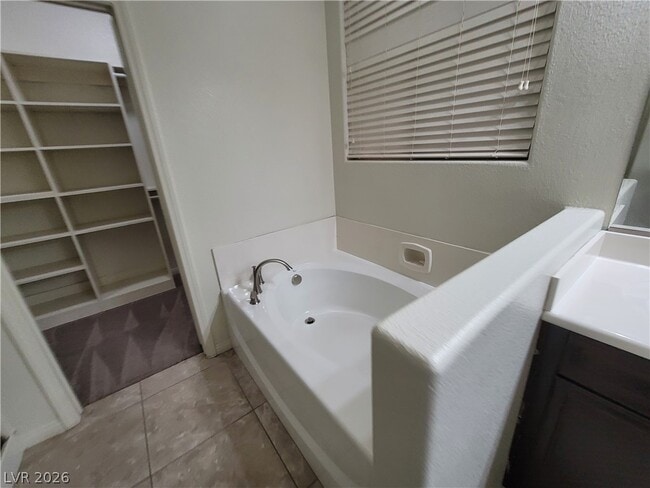 Building Photo - 5564 Bethany Bend Dr