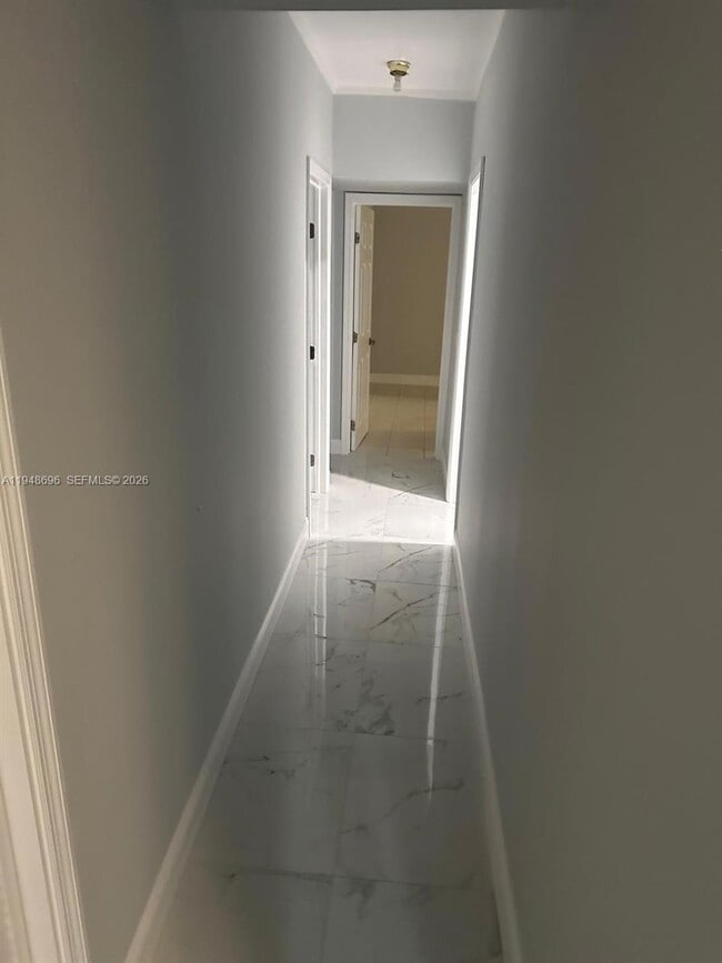 Building Photo - 1705 NE 157th Ter