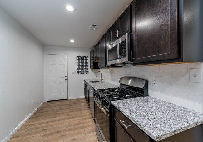 Building Photo - 5120 Queensberry Ave