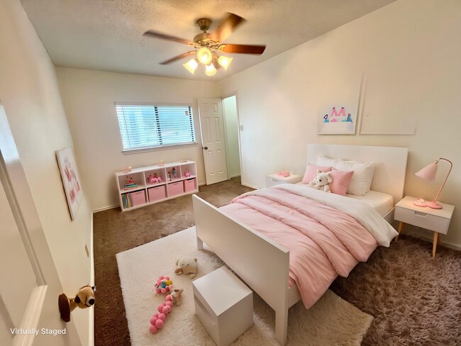 Building Photo - Spacious 3 Bedroom/2.5 Bath home with Large Game Room and Fabulous Deck ~ Move in Ready!