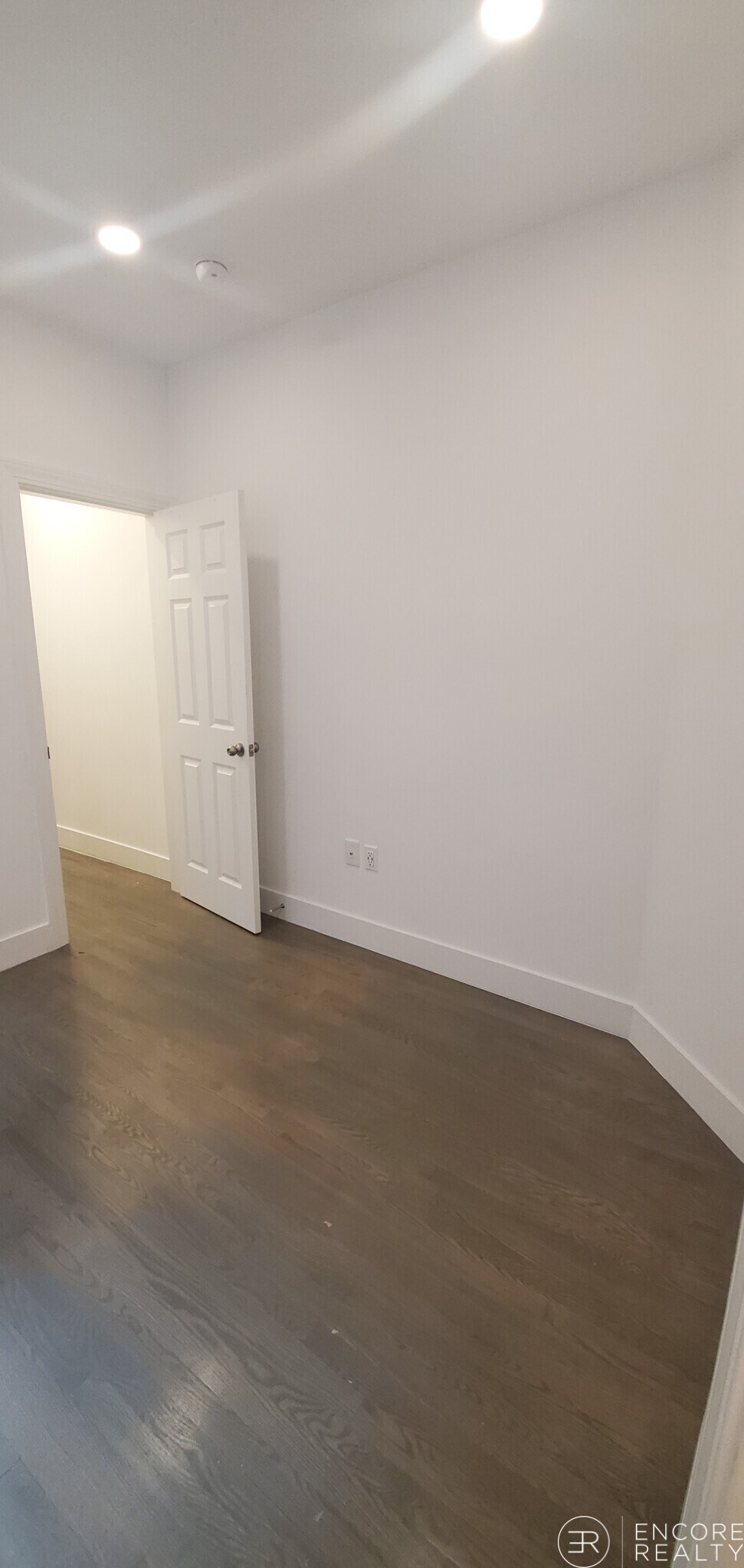 Building Photo - 2 Phillips St