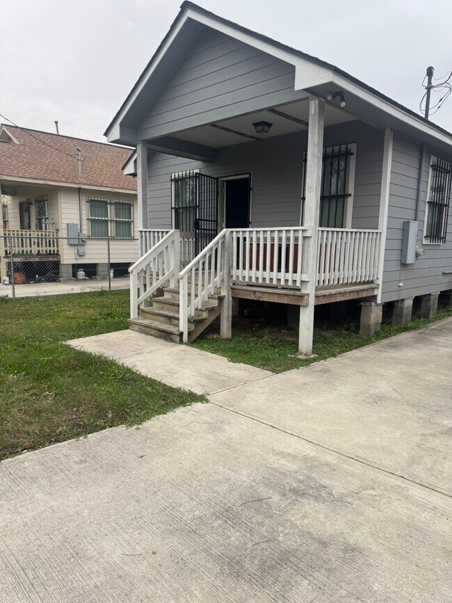 Building Photo - 2614 Eva St