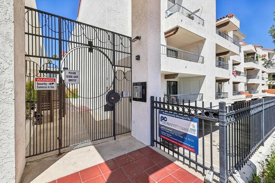 Building Photo - 3525 Lebon Dr
