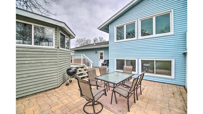 Building Photo - Beautiful Home at Silver Lake