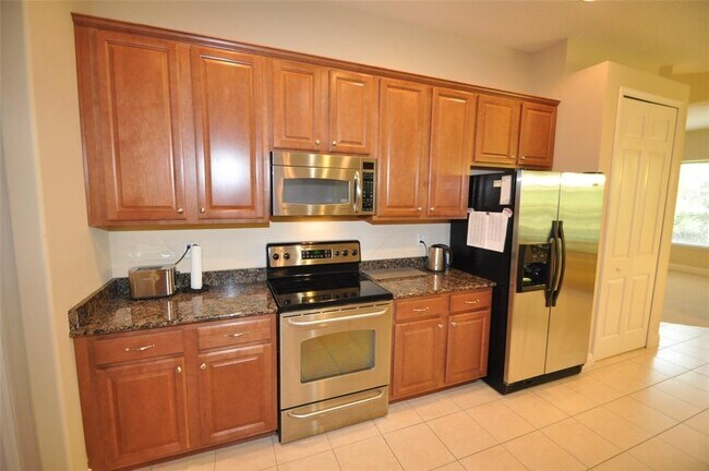 Building Photo - 17 N Village Dr