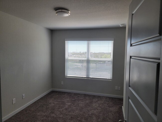 Building Photo - 412 Abigail Aly