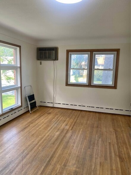 Building Photo - 205 9th St S