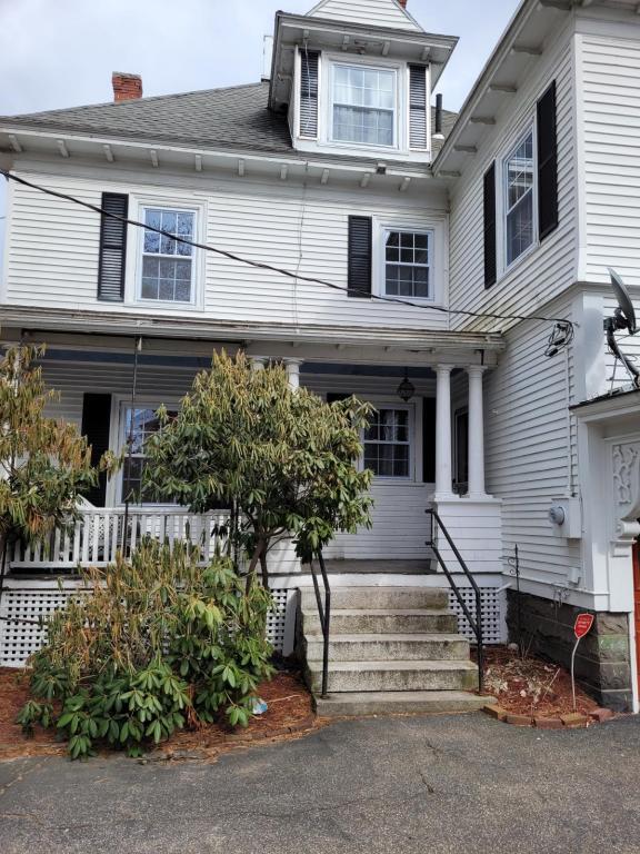 Building Photo - 2060 Elm St